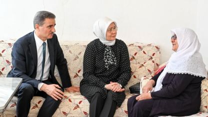 Erzurum'da Vefa Buluşması: Vali Baruş ve Eşi Şehit Emanetlerini Yalnız Bırakmadı