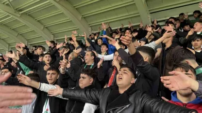 Iğdır Valisi Taşolar’dan Tribünde Taraftar Desteği