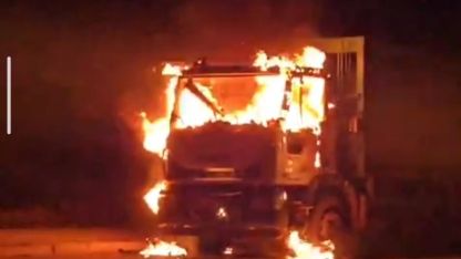 Tuşba'da Belediye Kamyonunda Motor Yangını