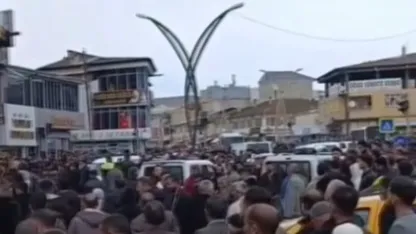 Erciş'te Cadde Ortasında Kavga: Taşlar ve Sopalar Havada Uçuştu