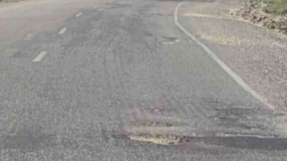 Diyarbakır’da Tehlikeli Yol: Yağmur Yağınca Çukurlar Tuzak Oluyor!