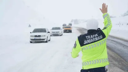 Muş'ta Trafik Güvenliğini Tehlikeye Atan Sürücüye 215 Bin Lira Rekor Ceza