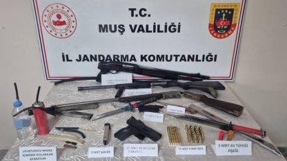 Muş’un Varto İlçesinde Düzenlenen Jandarma Operasyonunda Silah ve Uyuşturucu Aparatları Ele Geçirildi