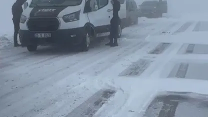 Erzurum-Tekman Kara Yolunda Kar ve Tipi Esareti: Onlarca Araç Mahsur Kaldı