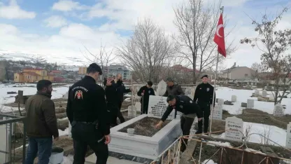 Erzurum Hınıs’ta Polis Ekiplerinden Şehitliklere Bakım ve Temizlik