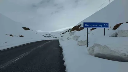 Türkiye’nin En Yüksek Kar Örtüsü 3 Metre 91 Santimetre ile Karabet Geçidi’nde