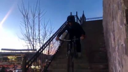 Erzurumlu Gençlerin Tehlikeli ve Adrenalin Dolu Bisiklet Tutkusu