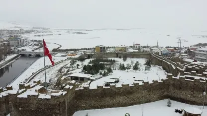 Ardahan Kalesi Kar Altında: Tarihi Yapı Beyaz Örtüyle Havadan Görüntülendi