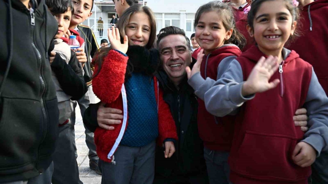 Ağrılı öğrencilerin polis abisi: Göksel Önder'den anlamlı ziyaretler