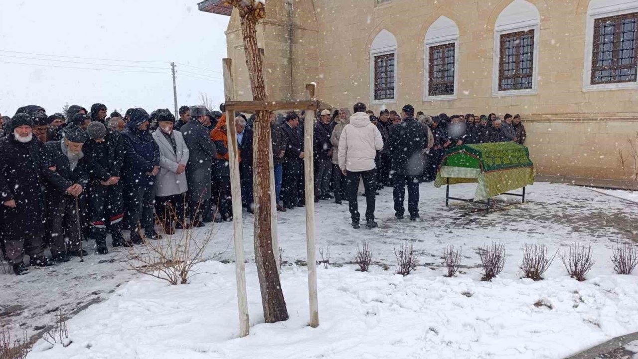 Alvar’ın Acı Günü: Eski Belediye Başkanı Hüseyin Mazlumoğlu Son Yolculuğuna Uğurlandı