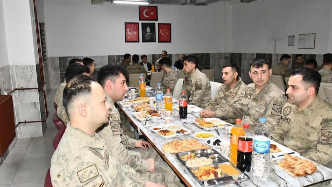 Aralık Kaymakamı Fatih Gülnar’dan Sınırda Görev Yapan Jandarmaya İftar Ziyareti!