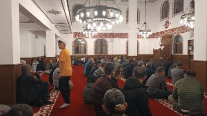 Aralık’ta Kadir Gecesi Coşkusu: Eller Semaya Af İçin Açıldı!