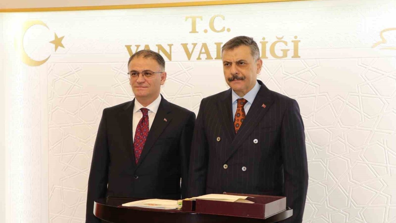 Bakan Çiftçi Van’a Geldi: Havalimanında Karşılama ve Yoğun Ziyaret Trafiği