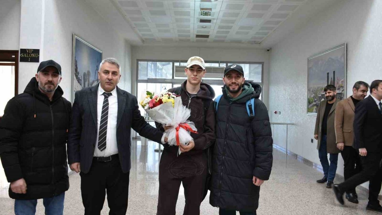 Erzurum Short Track Sporcusu İlyas Karadağ Avrupa Şampiyonu Oldu