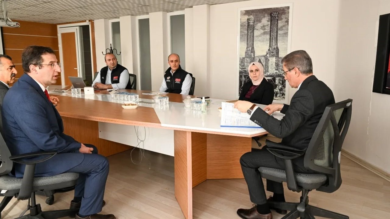 Erzurum Valisi Aydın Baruş Sosyal Yardımlaşma ve Dayanışma Vakfı Faaliyetlerini İnceledi