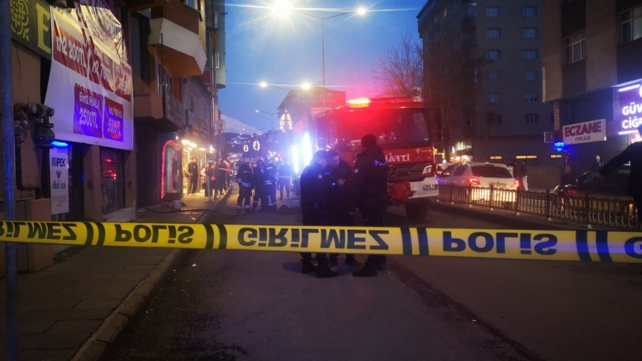 Erzurum Yakutiye'de Halı Mağazasında Yangın Paniği