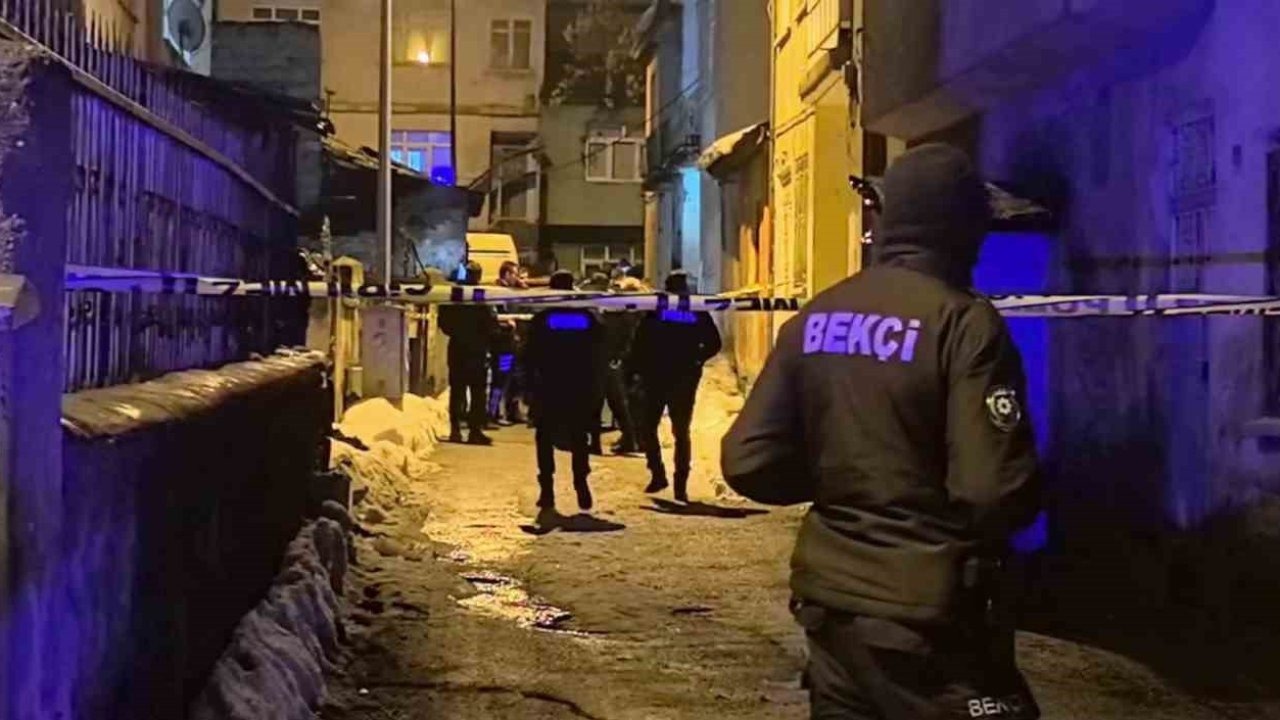 Erzurum'da Kanlı Gece: Rabia Ana Mahallesi'nde Boğazından Bıçaklanmış Ceset Bulundu