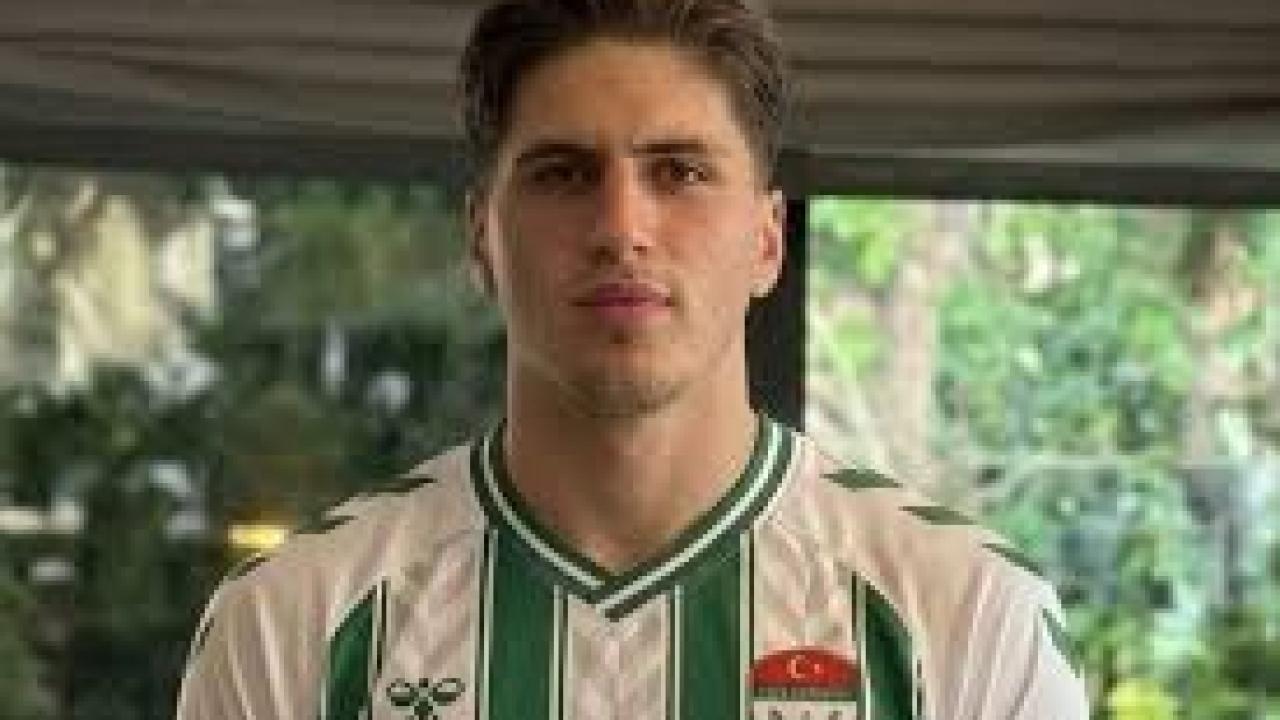 Genç Futbolcu Tatil İçin Gittiği İstanbul'da Hayatını Kaybetti