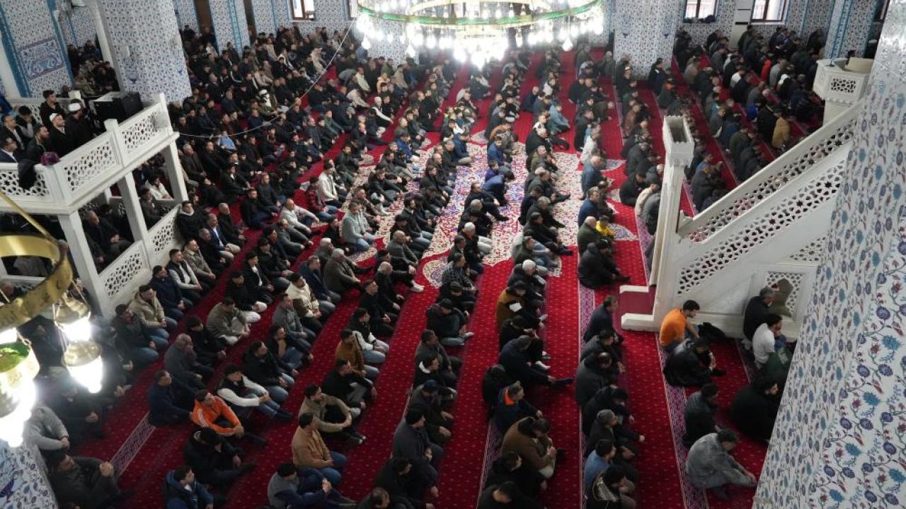 Güneşin Doğduğu İlk İlde Bayram Heyecanı: Iğdır Camilere Akın Etti!