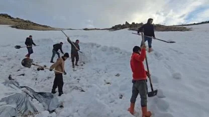Iğdır Bulakbaşı Köyünde Susuzluğa Kar Seti: Dağın Karını Suya Dönüştürüyorlar