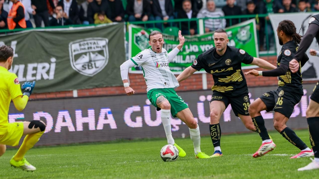 Iğdır FK Evinde Yıkıldı: Çorum FK Play-Off Yolunda Hata Yapmadı!