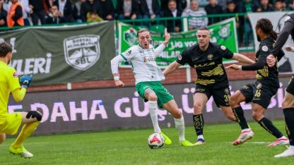 Iğdır FK Evinde Yıkıldı: Çorum FK Play-Off Yolunda Hata Yapmadı!