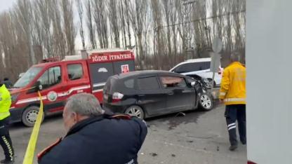 Iğdır Melekli Yolunda Şiddetli Kaza: Kamyon Elektrik Trafosuna Daldı