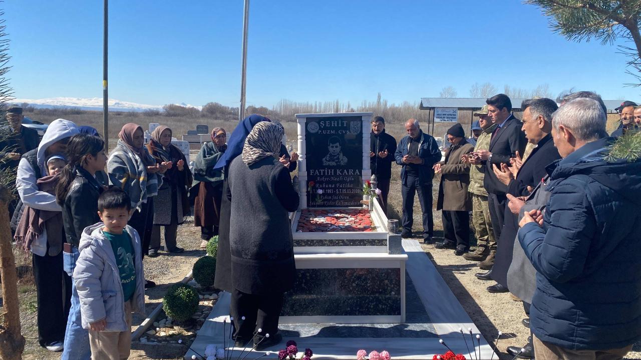 Iğdır Şehidini Unutmadı: Uzman Çavuş Fatih Kara Kabri Başında Dualarla Anıldı