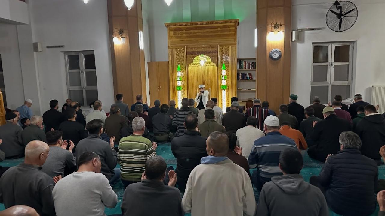 Iğdır’da Berat Kandili Coşkusu: Tuzluca’da Manevi Geceye Yoğun İlgi