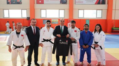 Iğdır Valisi Taşolar’dan Judoculara Sürpriz Ziyaret: "Sporla Güçlü Nesiller Yetişecek"