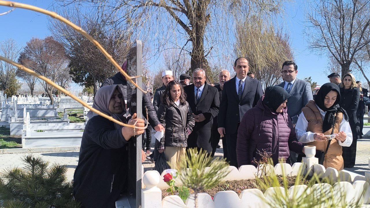 Iğdır’da 5 Bin Yıllık "Ölüler Bayramı" Geleneği: Binlerce Kişi Mezarlıklara Akın Etti