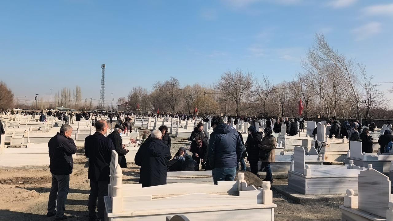 Iğdır’da Asırlık Gelenek: ‘Ölü Bayramı’ Kabristan Ziyaretleriyle Başladı