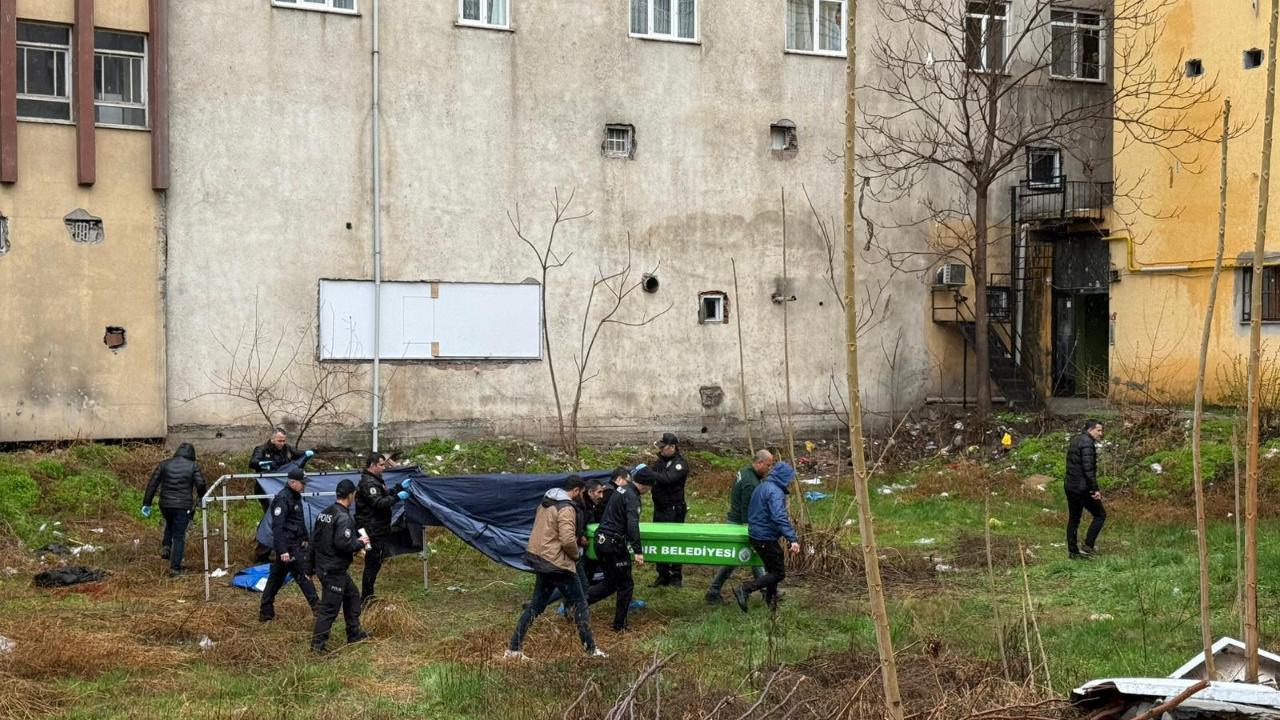 Iğdır’da çatıdan düşen genç hayatını kaybetti