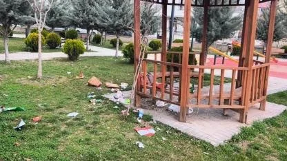 Iğdır'da Çocuk Parkları Atık Yuvasına Dönüştü!