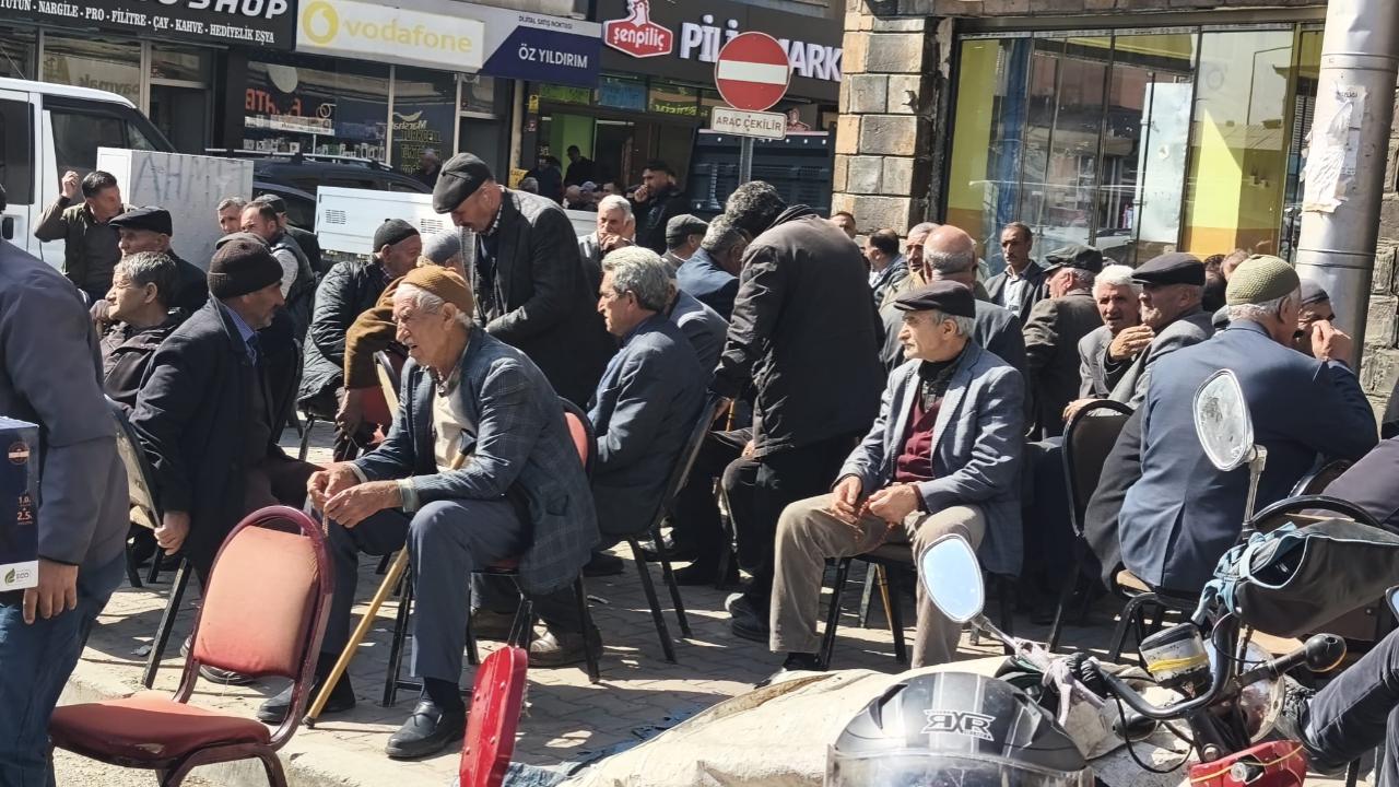 Iğdır’da Emeklilerin Bayram Sevinci: Güneş Yüzünü Gösterdi, Kahvehaneler Şenlendi