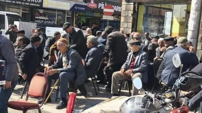 Iğdır’da Emeklilerin Bayram Sevinci: Güneş Yüzünü Gösterdi, Kahvehaneler Şenlendi