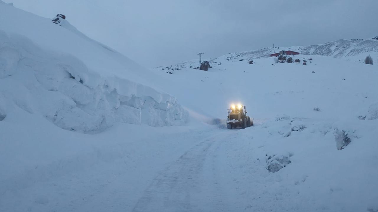 Iğdır’da Hafta Sonu Karla Mücadele Seferberliği: Köy Yolları Tek Tek Açılıyor