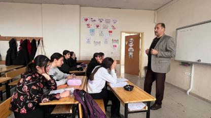 Iğdır Milli Eğitim Müdürü Aziz Gün DYK Kurslarında Öğrencilerle Buluştu