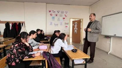 Iğdır Milli Eğitim Müdürü Aziz Gün DYK Kurslarında Öğrencilerle Buluştu