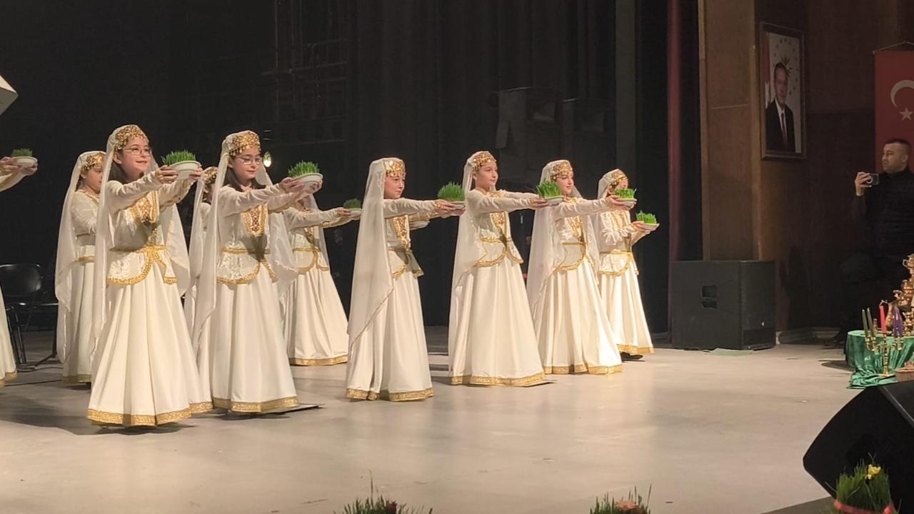 Iğdır'da Nevruz Coşkusu: Kültür Merkezi’nde Renkli Kutlama