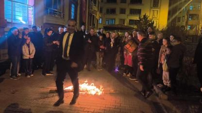 Iğdır’da Nevruz Coşkusu: Vali Taşolar Kapı Dinledi, Mendil Attı!