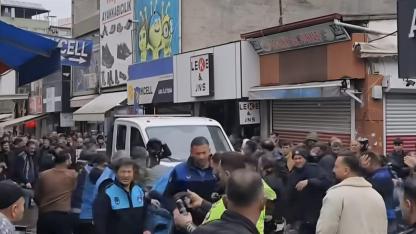 Iğdır'da zabıtanın seyyar satıcılara müdahalesinde arbede yaşandı