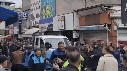 Iğdır'da zabıtanın seyyar satıcılara müdahalesinde arbede yaşandı