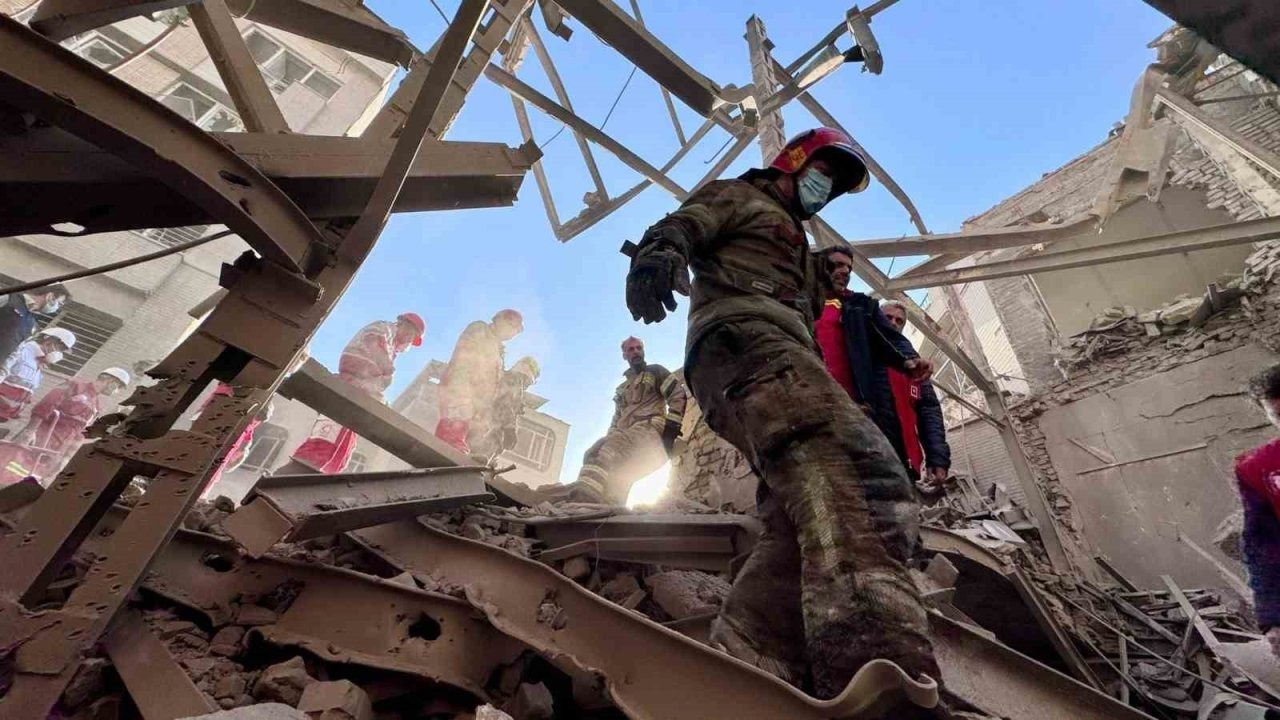 İran Kızılay'ından bilanço: Hava saldırılarında yaklaşık 10 bin sivil yapı hasar gördü