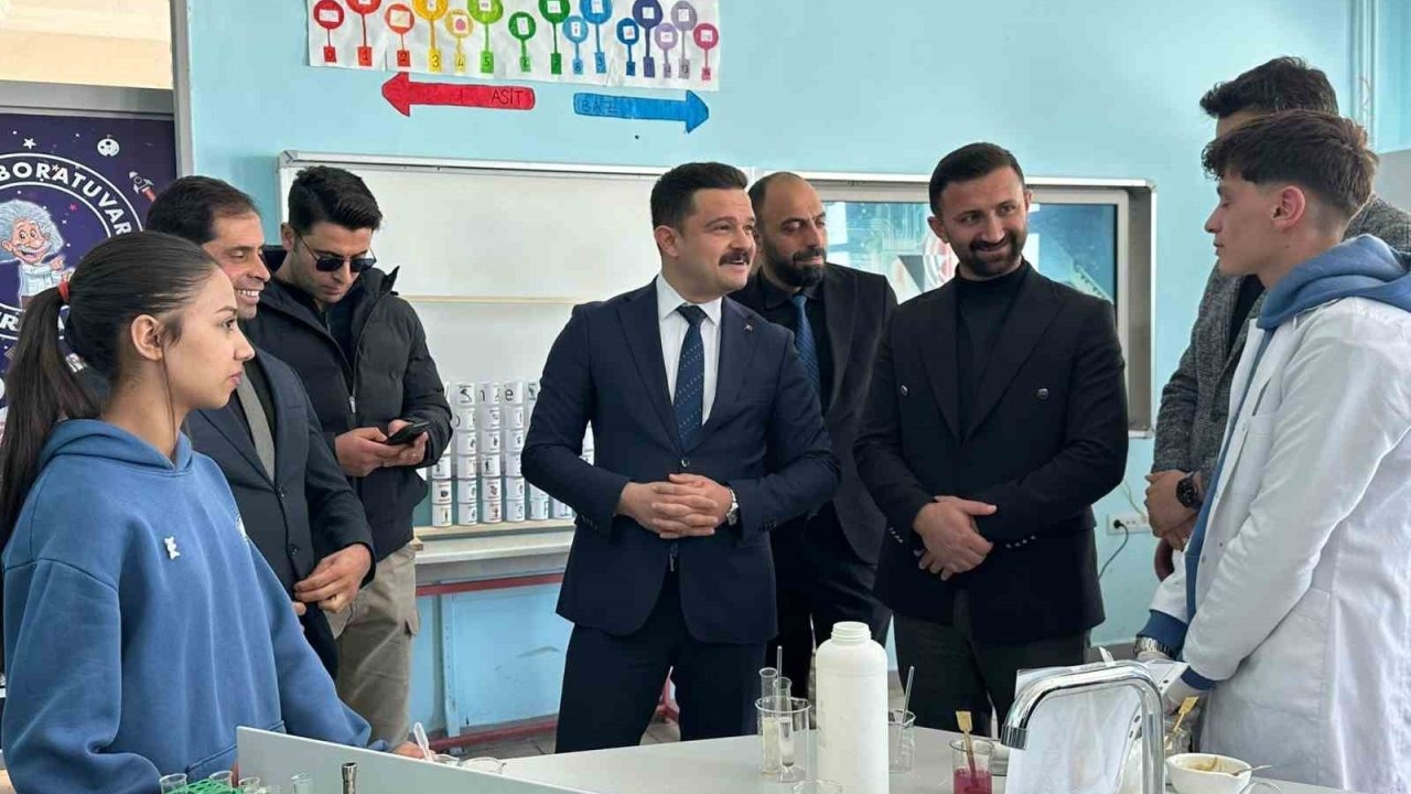 Karayazı Anadolu Lisesi'nde TÜBİTAK Bilim Sergisi Coşkusu