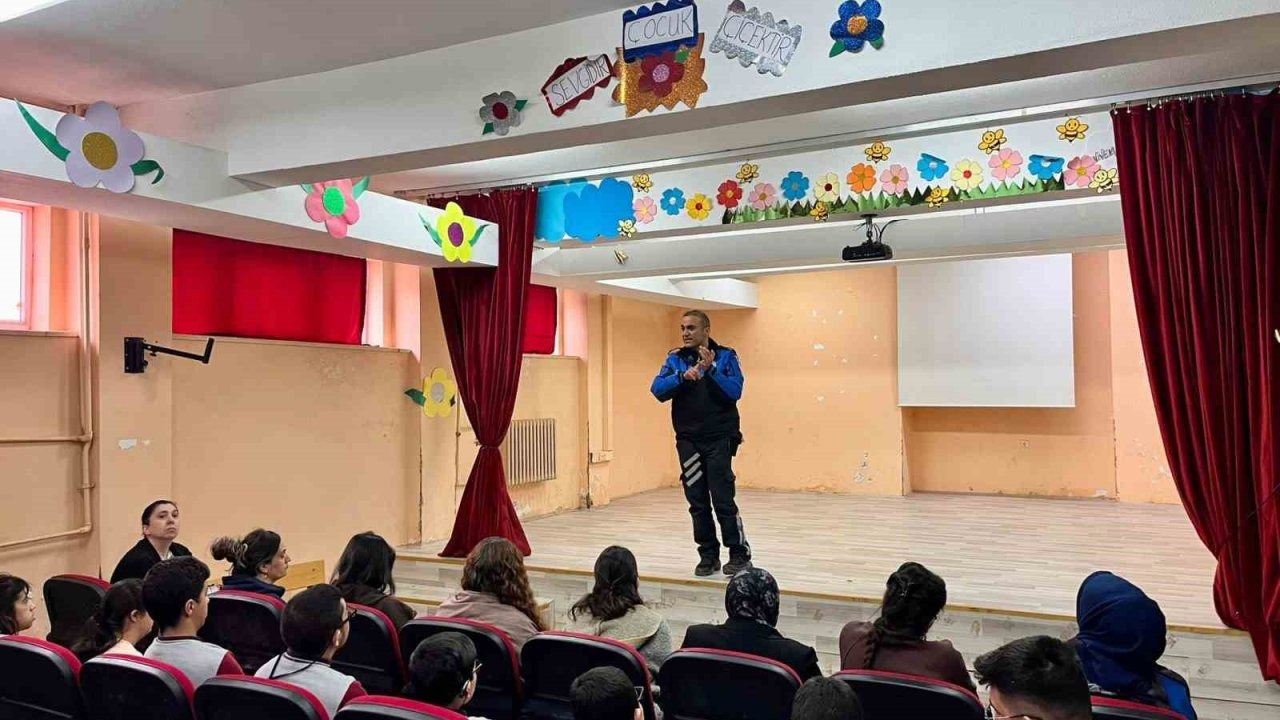 Kars İl Emniyet Müdürlüğünden Öğrencilere Güvenlik Eğitimi
