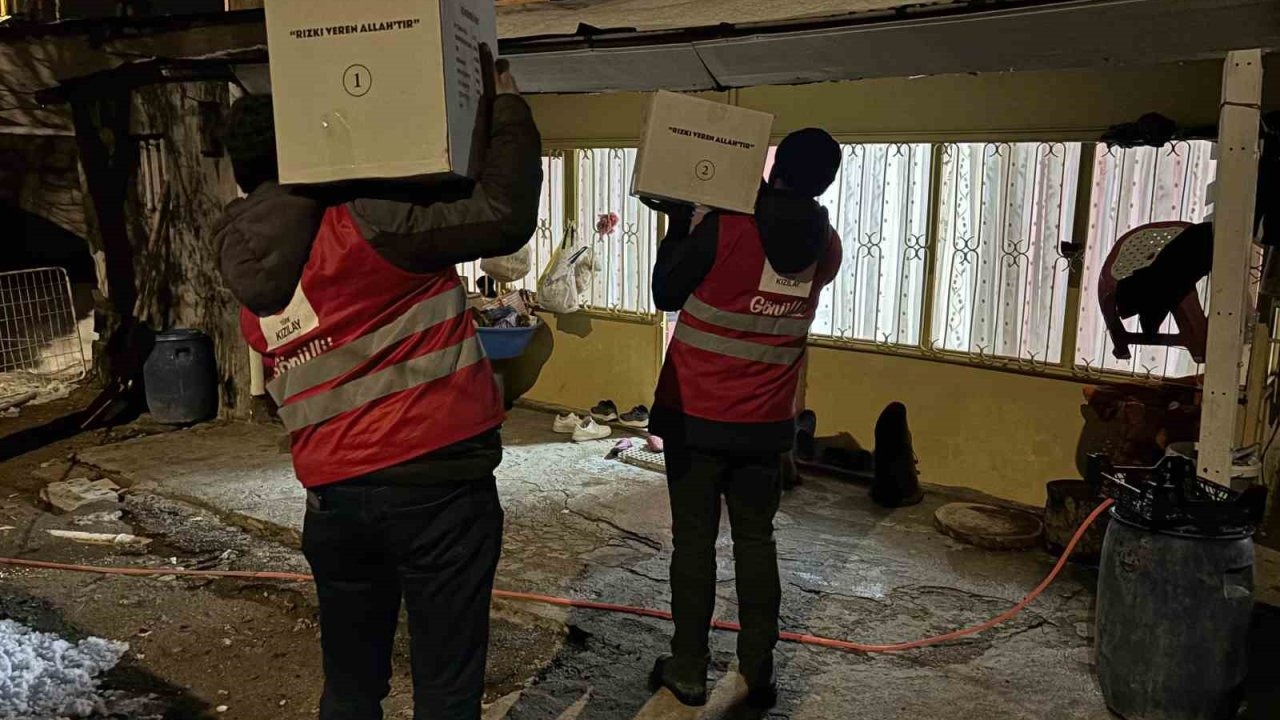 Kızılay Muradiye Şubesi'nden Ramazan Yardımı: "Bir Başına Olanların Yanı Başındayız"