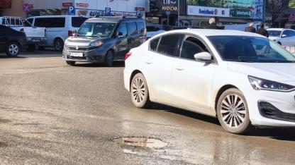 Köstebek Yuvasına Dönen Yollar: Iğdırlı Sürücüler Çözüm Bekliyor