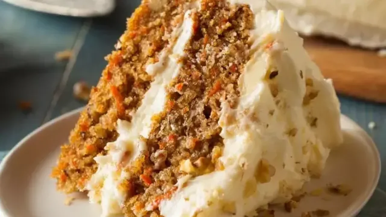 Kremalı Havuçlu Cevizli Kek Tarifi