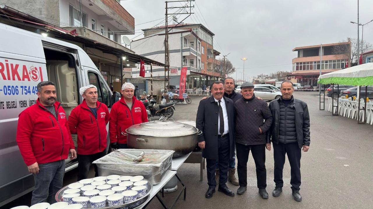 Melekli’de Dev İftar Sofrası: 3500 Kişi Aynı Sofra Etrafında Kenetlendi!